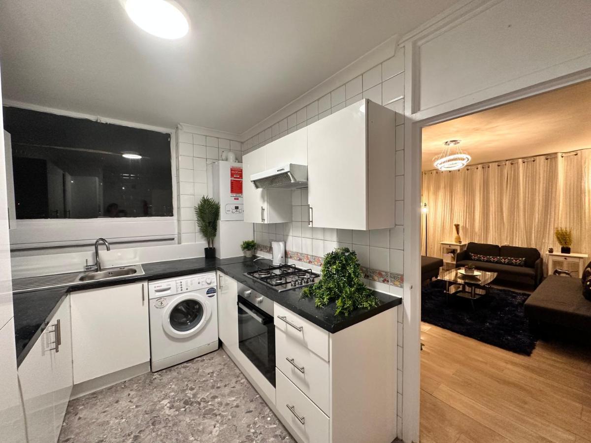 Posh 2-Bedroom, Living Room, Kitchen & 1.5 Bathroom Londyn Zewnętrze zdjęcie