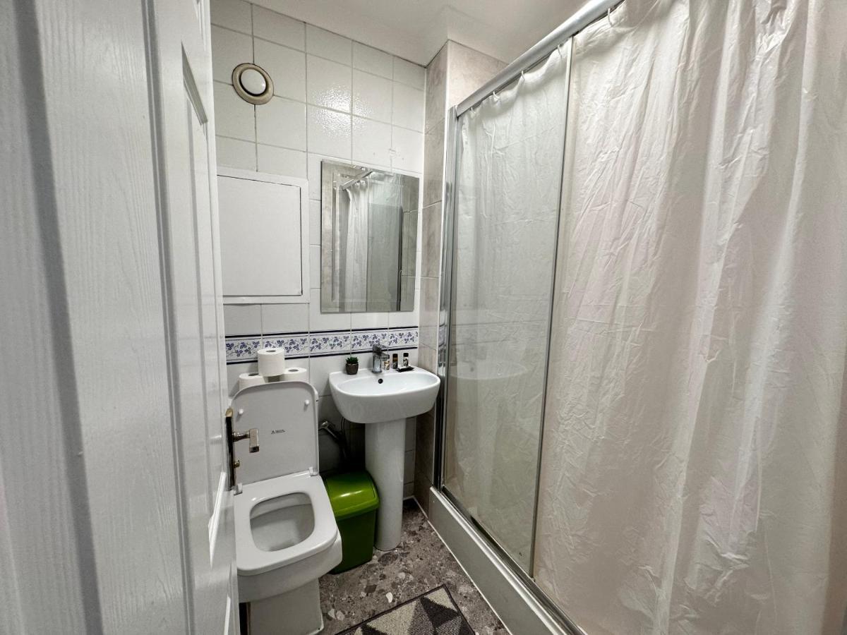 Posh 2-Bedroom, Living Room, Kitchen & 1.5 Bathroom Londyn Zewnętrze zdjęcie