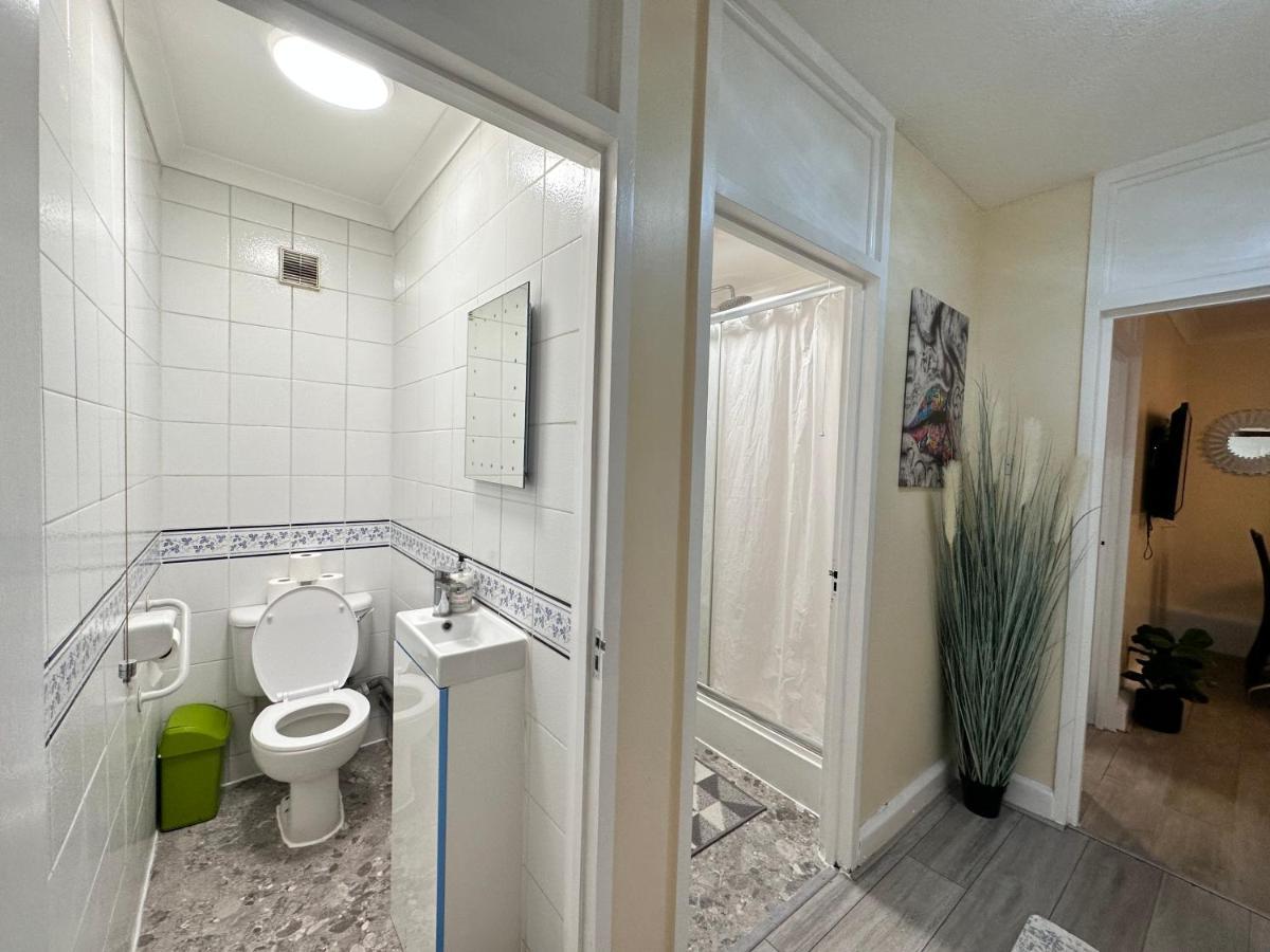 Posh 2-Bedroom, Living Room, Kitchen & 1.5 Bathroom Londyn Zewnętrze zdjęcie